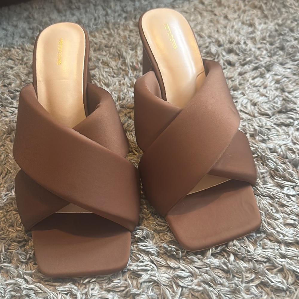 Heels - Picture 3 of 5